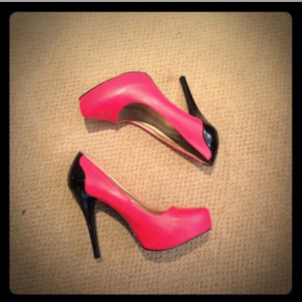 Hot pink and black Heels 👠👠